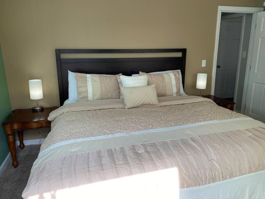 Sunny One Bedroom In Historic Downtown דובר מראה חיצוני תמונה